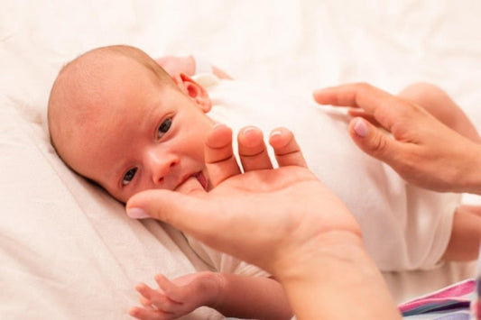 Emme Refleksi Nedir? Yenidoğanlarda Beslenmeye Nasıl Yardımcı Olur?