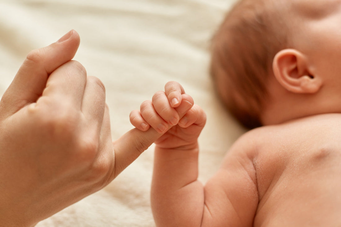 Palmar Refleksi Nedir? Bebeklerde Ne İşe Yarar ve Ne Zaman Kaybolur?